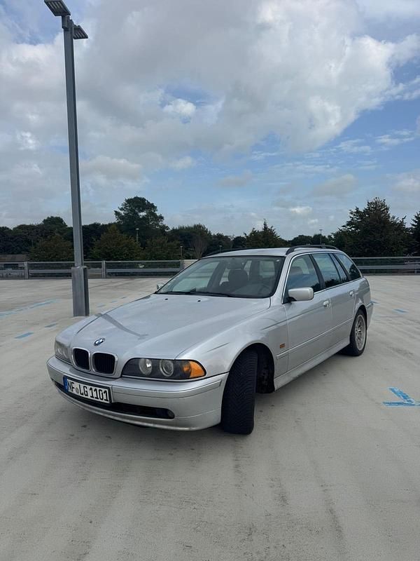 Silber Gebraucht 2003 BMW 525 Kombi | 3.500 € (Fairer Preis) - Bild 1/4