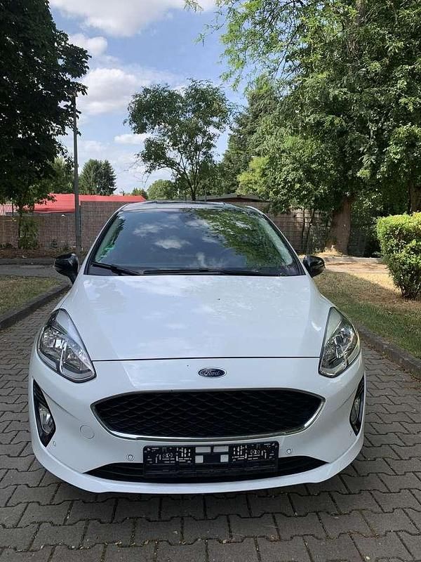 Gebraucht Ford Fiesta Trend 101 PS (74 kW) 2018 Weiß Kleinwagen