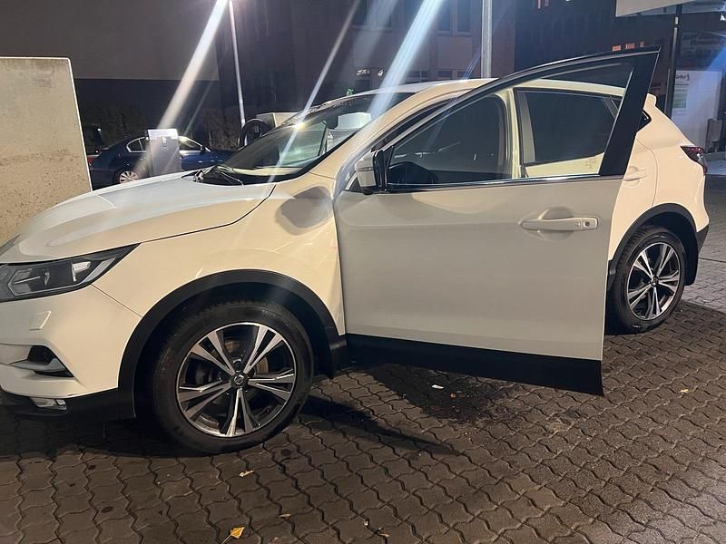 Weiß Gebraucht 2018 Nissan Qashqai SUV | 14.000 € (Etwas zu teuer) - Bild 1/4