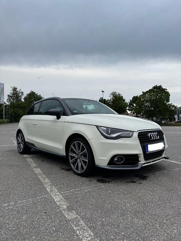 Weiß Gebraucht 2011 Audi A1 Sport Kleinwagen | 4.800 € (Teuer) - Bild 1/4