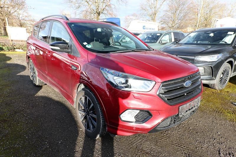 Gebraucht Ford Kuga ST-Line 179 PS (131 kW) 2019 Rubyrotmetallic SUV