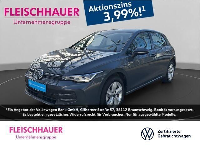 Delfingrau metallic Gebraucht 2024 VW Golf VIII Life Limousine | 23.470 € (Fairer Preis) - Bild 1/2