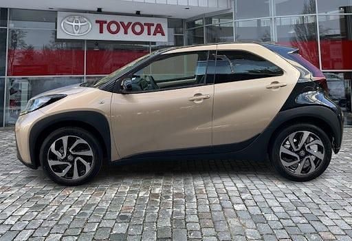 Neu Toyota Aygo X 72 PS (52 kW) 2025 Beige SUV