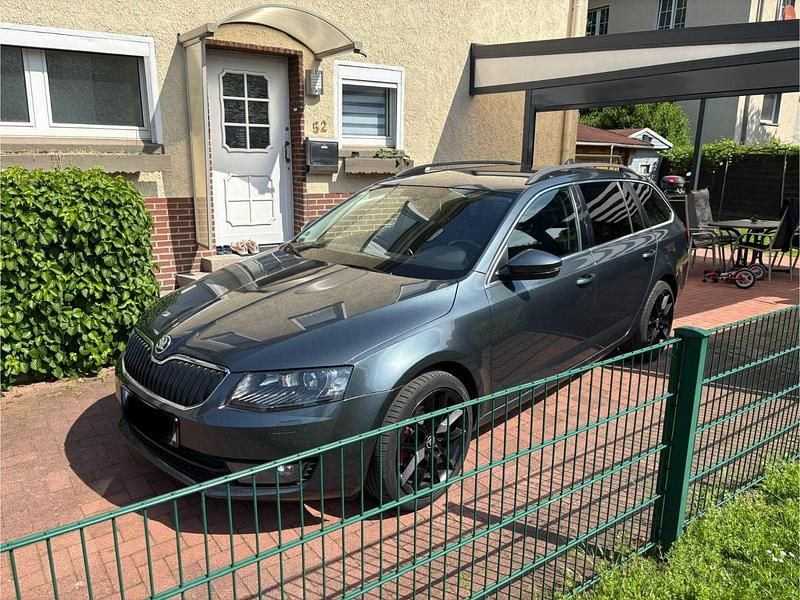 Grau Gebraucht 2015 Skoda Octavia Kombi | 11.990 € (Fairer Preis) - Bild 1/4