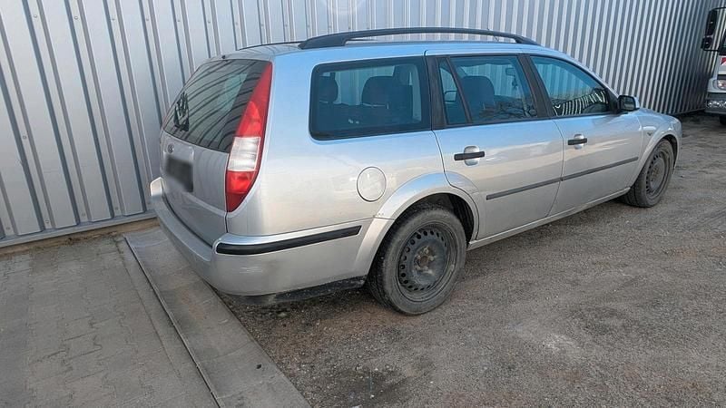 Gebraucht Ford Mondeo 125 PS (91 kW) 2003 Silber Kombi