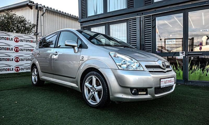 Silber Gebraucht 2006 Toyota Corolla Verso Van / Kleinbus | 3.999 € (Teuer) - Bild 1/4