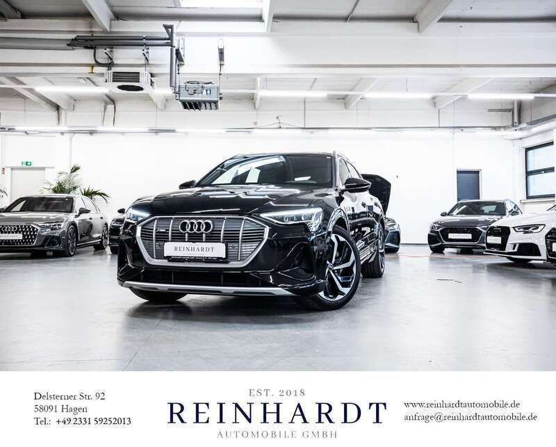 Mythosschwarz metallic Gebraucht 2022 Audi e-tron S-Line SUV | 40.220 € - Bild 1/3