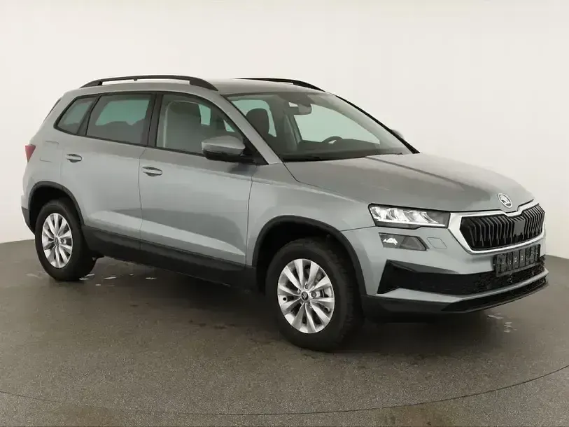 Neu Skoda Karoq Selection 150 PS (110 kW) 2025 Smokey diamond silver metallic SUV