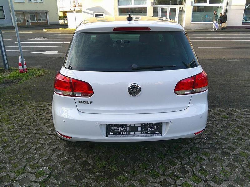 Gebraucht VW Golf VII Style 105 PS (77 kW) 2012 Weiß Limousine