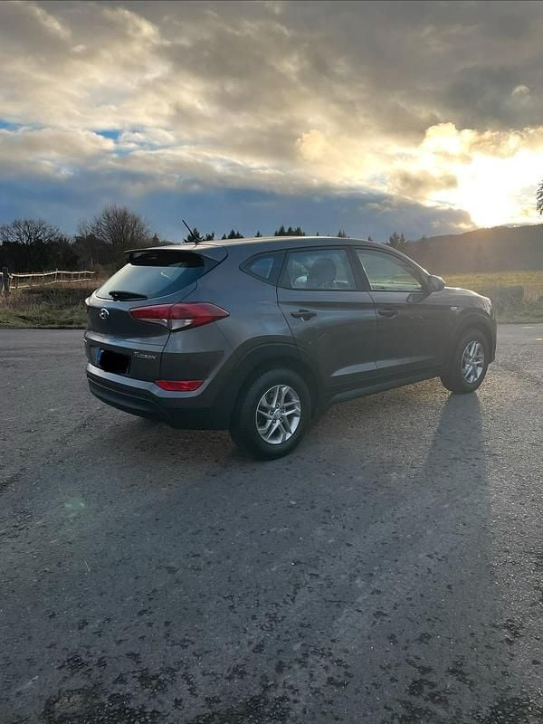 Gebraucht Hyundai Tucson 116 PS (85 kW) 2015 Braun SUV