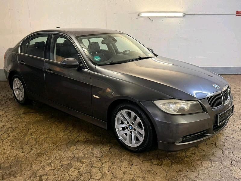 Gebraucht BMW 325 218 PS (160 kW) 2008 Grau Limousine