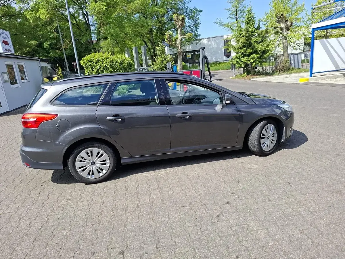 Używany Ford Focus 125 KM (91 kW) 2015 Szary Kombi
