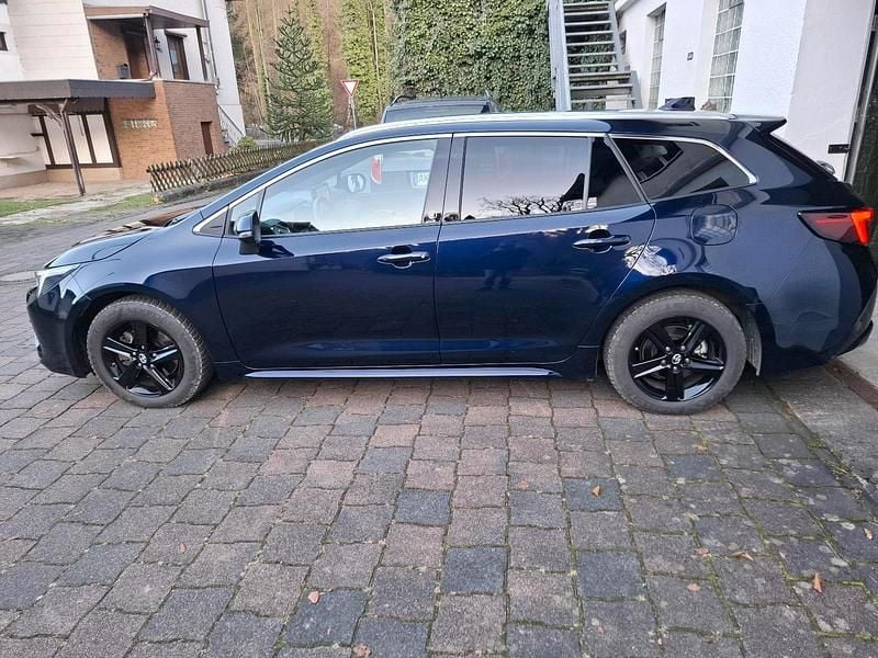 Gebraucht Toyota Corolla 196 PS (144 kW) 2023 Blau Kombi
