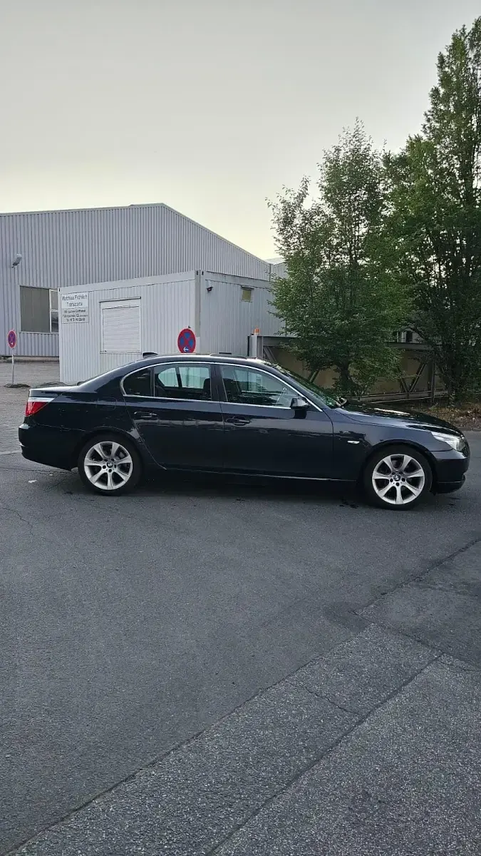 Gebraucht BMW 523 190 PS (139 kW) 2009 Blau Limousine