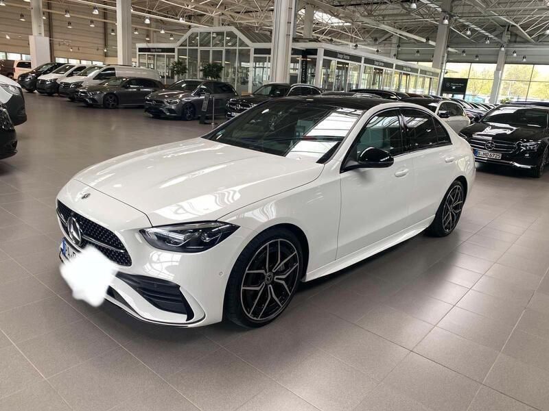 Weiß Gebraucht 2022 Mercedes C300 AMG line Limousine | 46.900 € - Bild 1/4