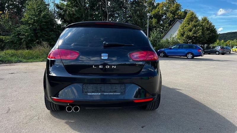 Usata Seat Leon Style 125 CV (91 kW) 2012 Nero Berlina