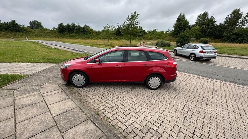 Schwarz Gebraucht 2014 Ford Focus Titanium Kombi | 5.150 € (Superpreis) - Bild 1/4