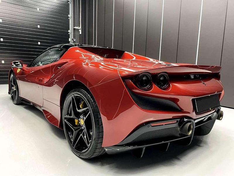 Gebraucht Ferrari F8 721 PS (530 kW) 2024 Rot Cabrio