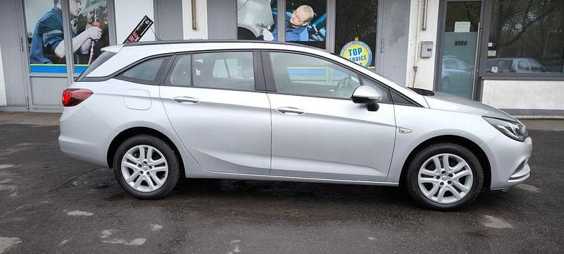 Gebraucht Opel Astra Edition 105 PS (77 kW) 2016 Silber Kombi