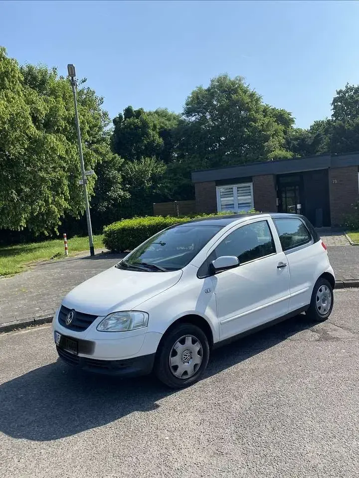 Gebraucht VW Fox Basis 54 PS (39 kW) 2008 Weiß Kleinwagen