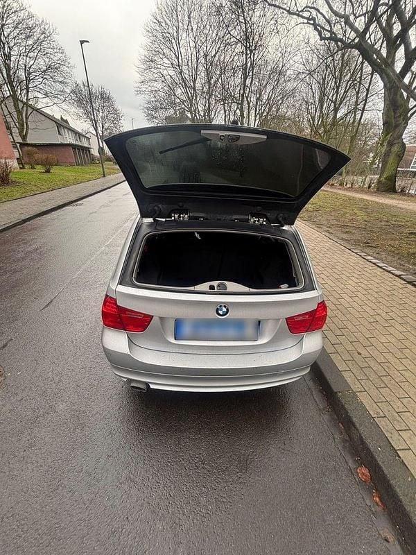 Gebraucht BMW 318 143 PS (105 kW) 2009 Silber Kombi