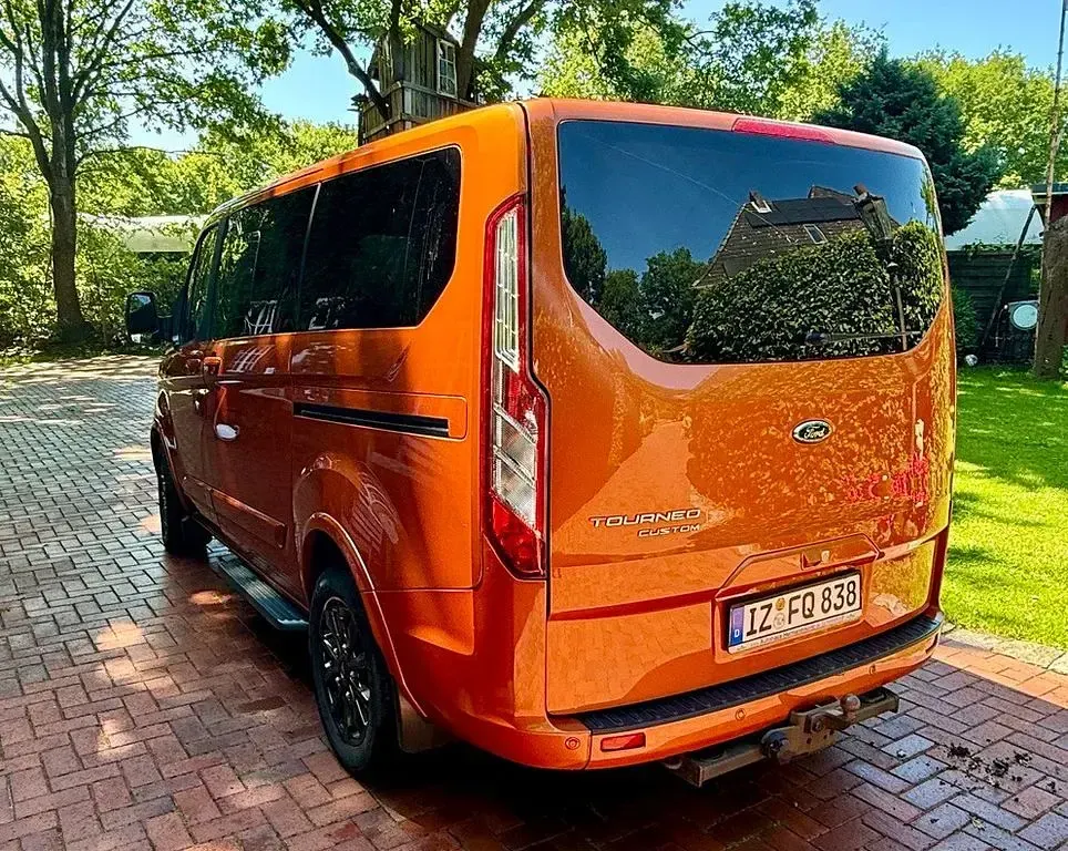 Gebraucht Ford Tourneo Titanium X 185 PS (136 kW) 2019 Orange Van / Kleinbus