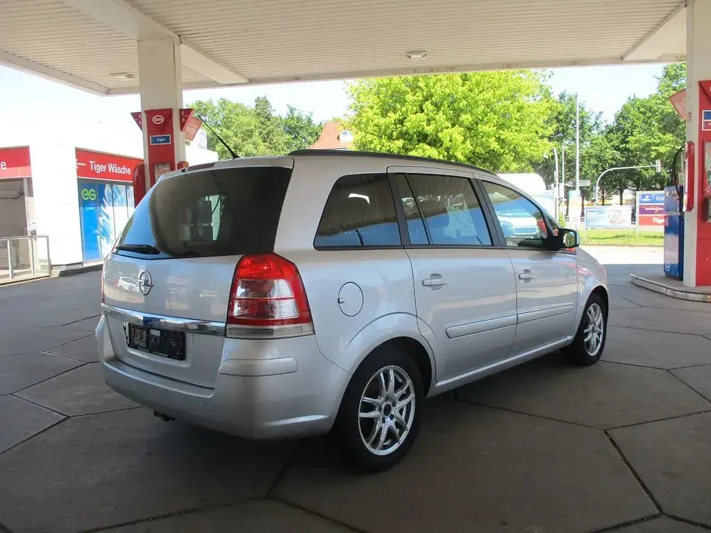 Gebraucht Opel Zafira Family 140 PS (102 kW) 2012 Silber Van / Kleinbus