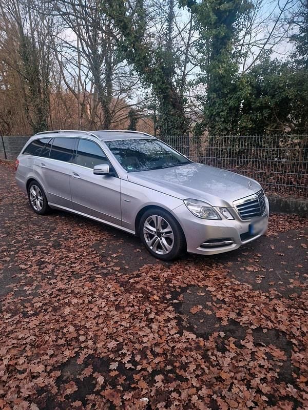 Gebraucht Mercedes E250 204 PS (150 kW) 2011 Silber Kombi
