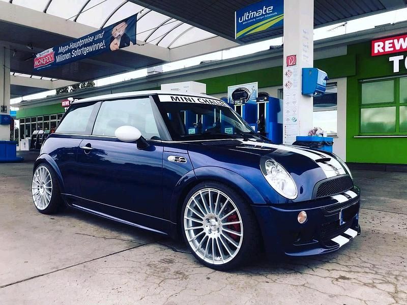 Blau Gebraucht 2005 Mini John Cooper Works Kleinwagen | 15.999 € - Bild 1/4