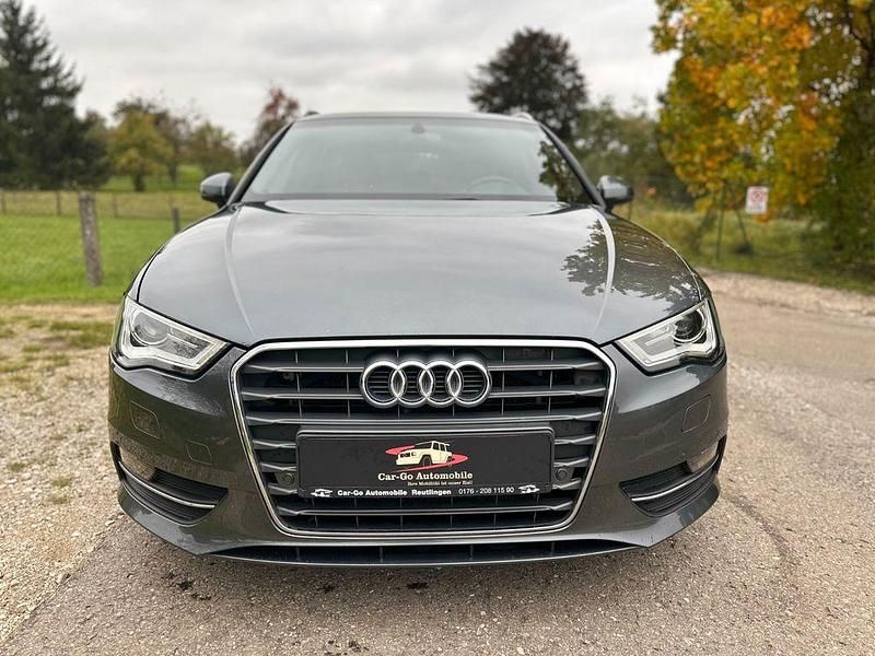 Grau Gebraucht 2013 Audi A3 Sportback S-Line Kleinwagen | 13.499 € (Fairer Preis) - Bild 1/4