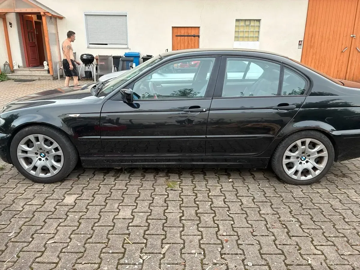 Gebraucht BMW 320 150 PS (110 kW) 2003 Schwarz Limousine