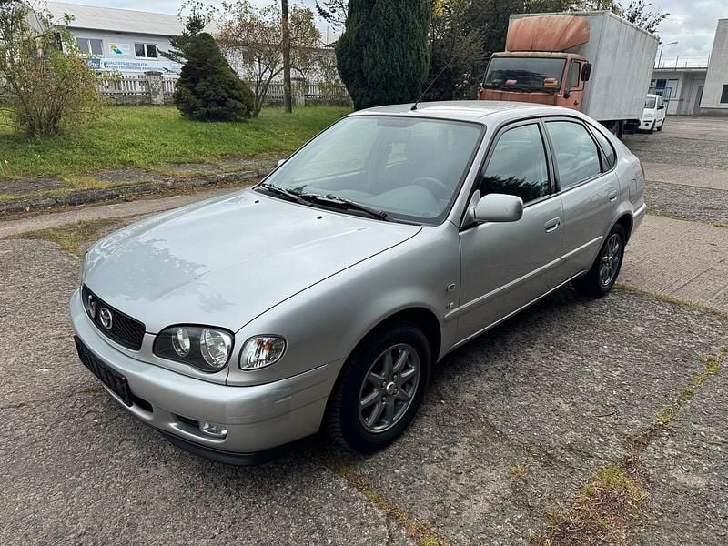 Silber Gebraucht 2000 Toyota Corolla Limousine | 2.499 € (Fairer Preis) - Bild 1/4