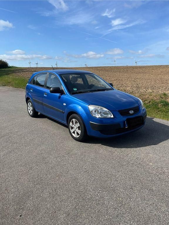 Blau Gebraucht 2009 Kia Rio Basis Limousine | 2.500 € (Fairer Preis) - Bild 1/4