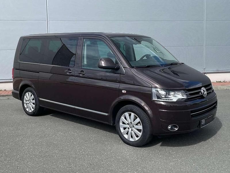 Gebraucht VW Multivan Highline 179 PS (131 kW) 2013 Dark wood perleffekt Van