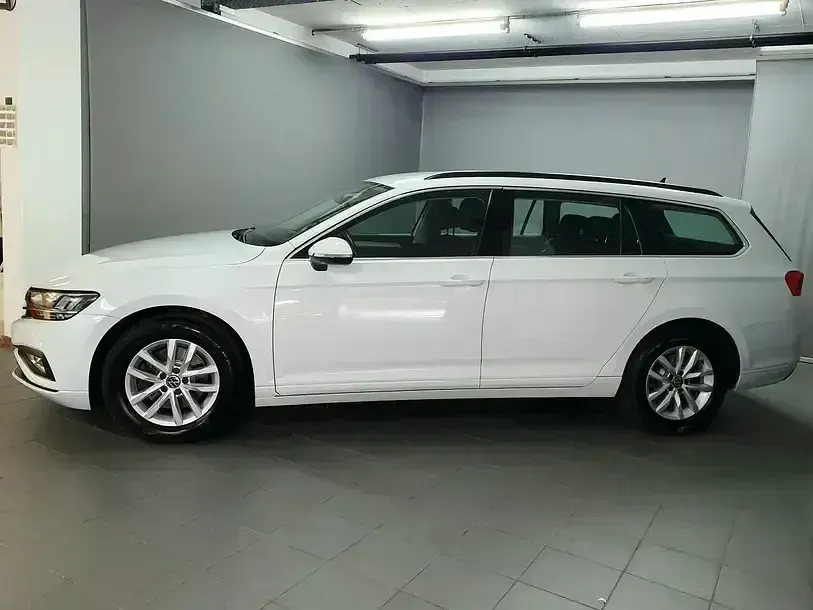 Gebraucht VW Passat Business 150 PS (110 kW) 2023 Weiß Kombi