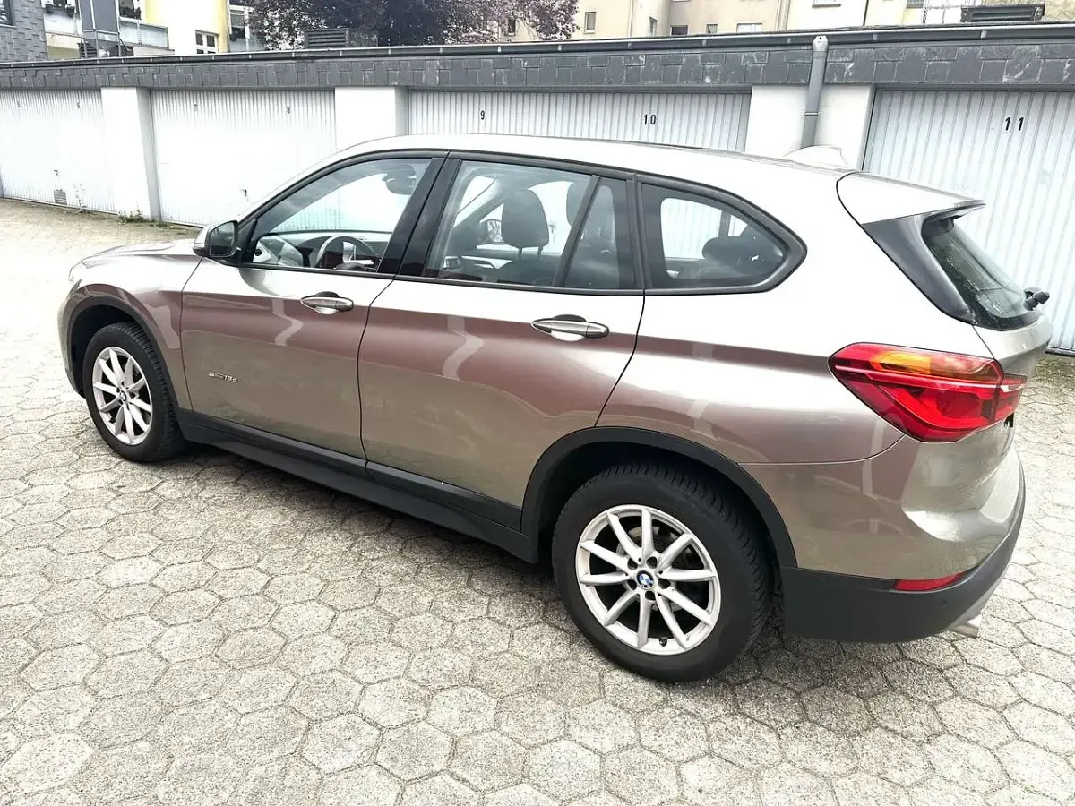 Używany BMW X1 Advantage 150 KM (110 kW) 2017 Szary SUV