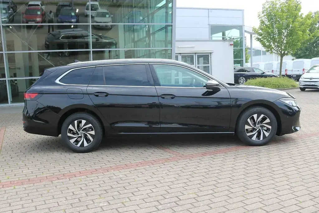 Neu VW Passat Business 150 PS (110 kW) 2026 Schwarz Kombi