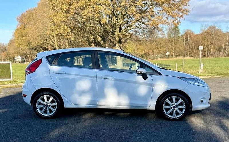 Gebraucht Ford Fiesta Ambiente 82 PS (60 kW) 2010 Kleinwagen