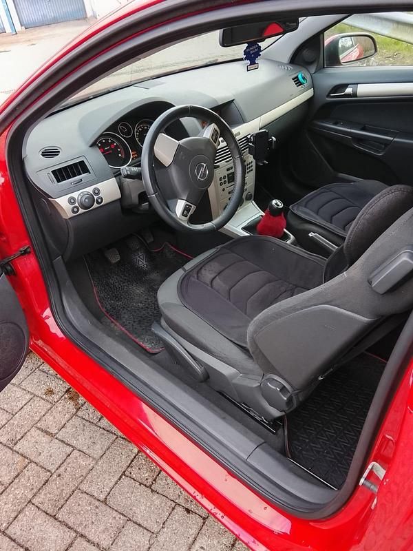 Gebraucht Opel Astra 120 PS (88 kW) 2007 Rot Coupé