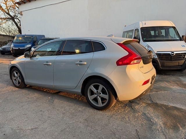 Gebraucht Volvo V40 Momentum 114 PS (83 kW) 2013 Blau Limousine