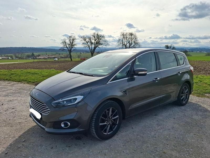 Gebraucht Ford S-MAX Titanium 150 PS (110 kW) 2016 Grau Van / Kleinbus