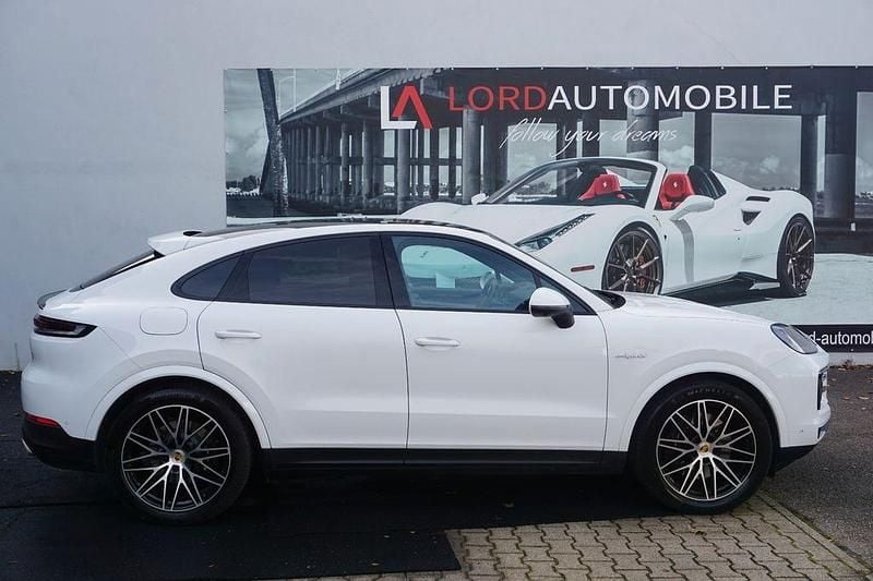 Weiß Gebraucht 2024 Porsche Cayenne E-Hybrid Coupe Coupé | 89.999 € - Bild 1/4