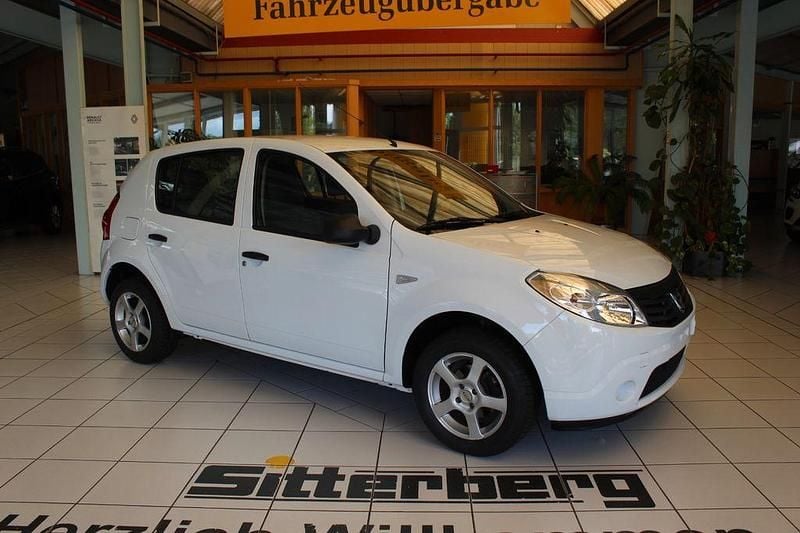Weiß Gebraucht 2012 Dacia Sandero Basis Limousine | 3.800 € (Etwas zu teuer) - Bild 1/4