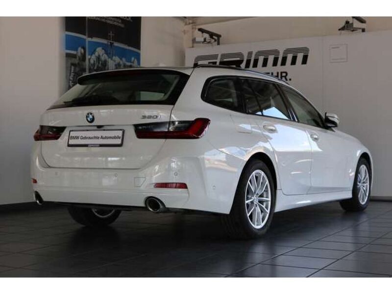 Gebraucht BMW 320 184 PS (135 kW) 2023 Alpinweiss 3 Kombi