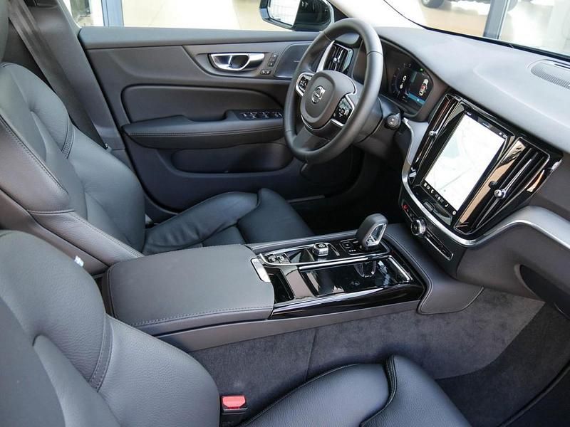 Gebraucht Volvo V60 Plus 349 PS (256 kW) 2025 Grau Kombi