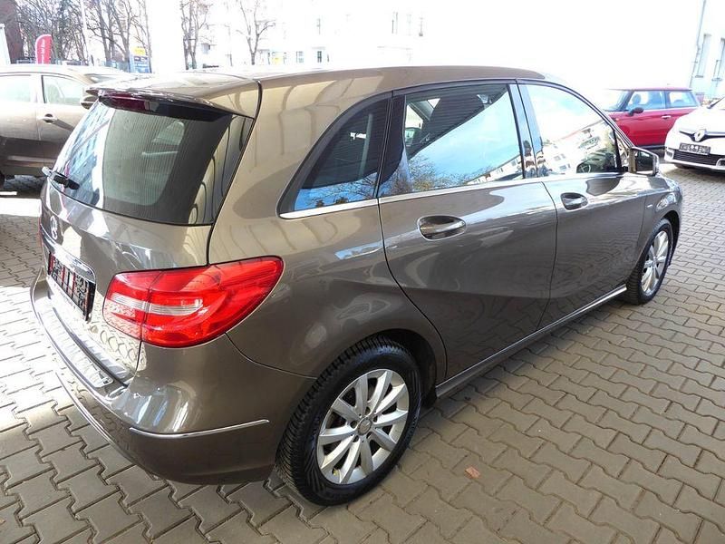 Gebraucht Mercedes B180 122 PS (89 kW) 2012 Grau Van / Kleinbus