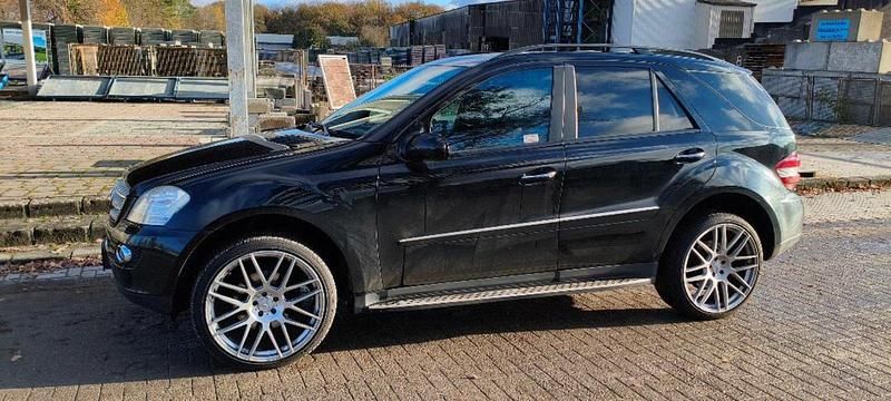 Schwarz Gebraucht 2007 Mercedes ML320 SUV | 8.850 € - Bild 1/4