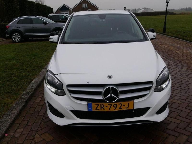 Gebraucht Mercedes B220 Ambition 170 PS (125 kW) 2020 Weiß Van / Kleinbus