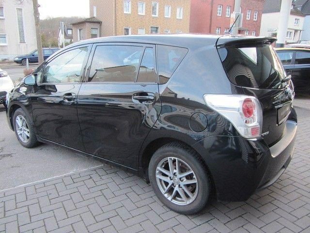 Gebraucht Toyota Verso Skyview Edition 147 PS (108 kW) 2015 Schwarz Van / Kleinbus