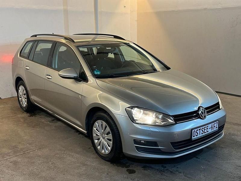 Silber Gebraucht 2015 VW Golf VII Business Kombi | 9.999 € (Fairer Preis) - Bild 1/4